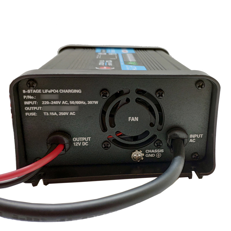 PACO LBC1220 20A/12V LiFePO4 Batterieladegerät